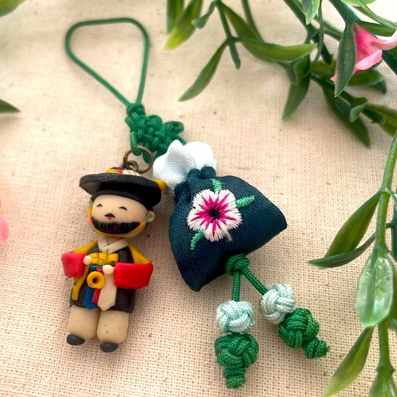 Traditional Korean Hanbok Man Keychain Purse Charm with Mini Pouch NEW - Picture 4 of 12